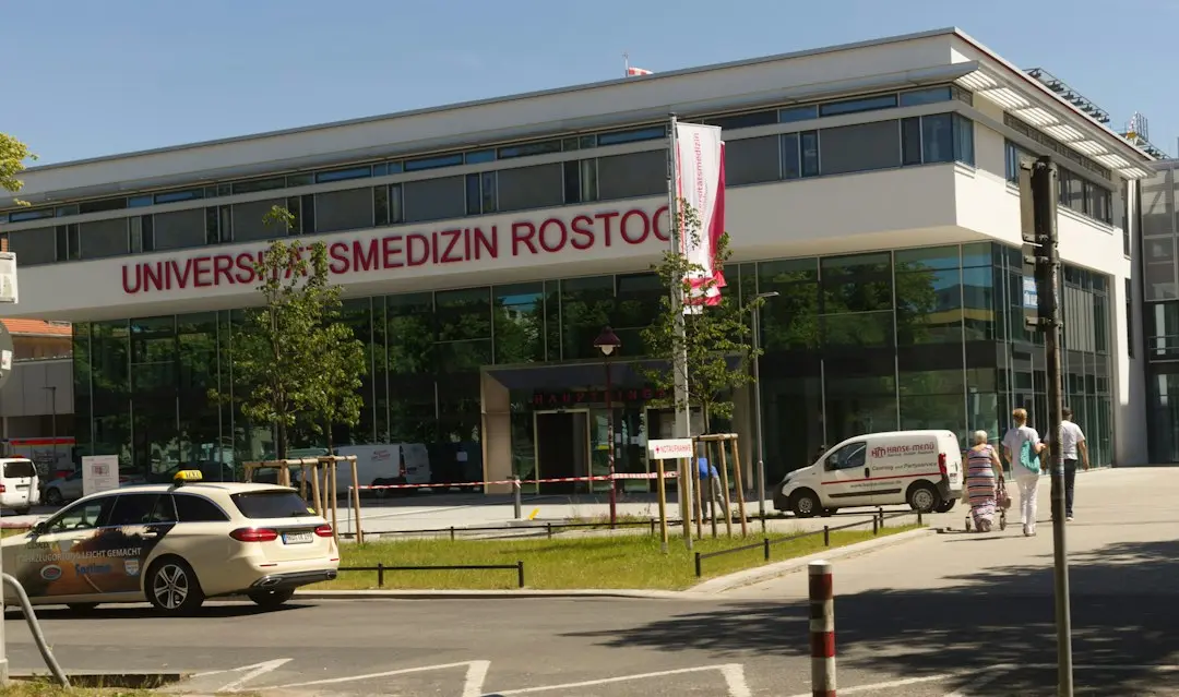 Fosta rectoriță de la Universitatea Apollonia și-a semnat singură diploma de licență