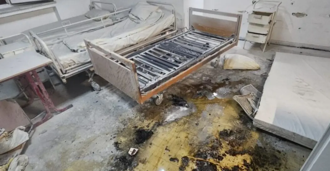 Incendiu la psihiatria din Reșița: zeci de pacienți evacuați și o femeie rănită