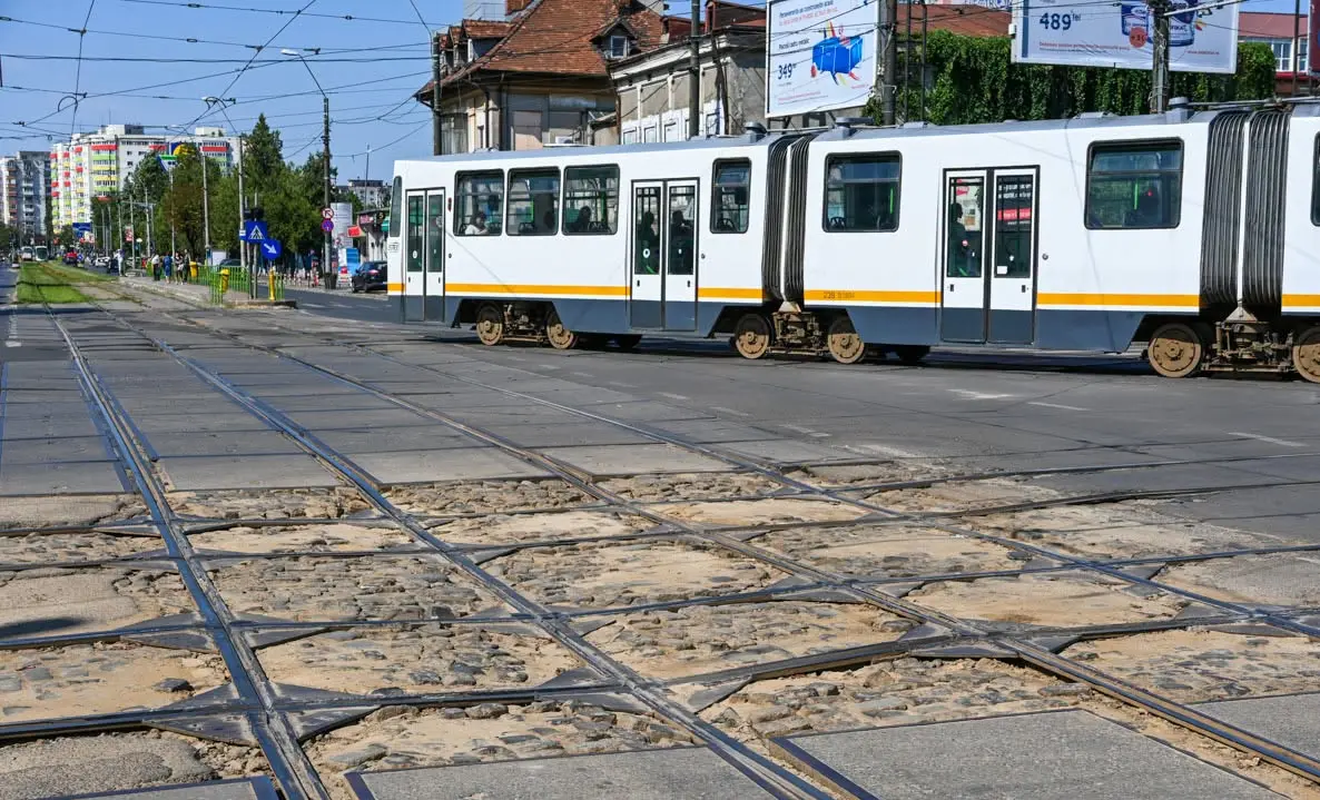 Repararea șinelor de tramvai la Rahovei–Progresului după 23 de ani de neîntrevedere