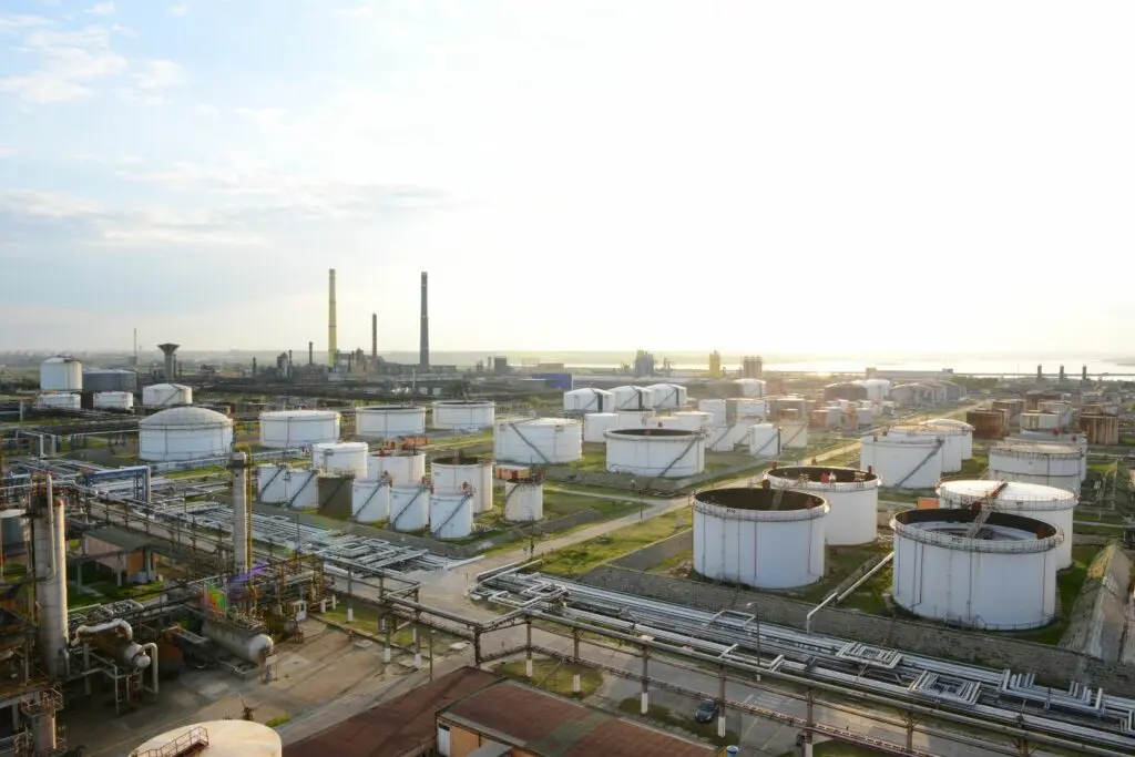 Rompetrol construiește o centrală fotovoltaică de 9,4 MW la rafinăria Petromidia